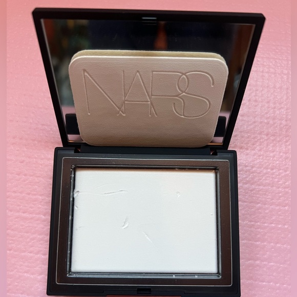 NARS Light Reflecting Pressed Setting Powder Translucent Crystal - Picture 3 of 6